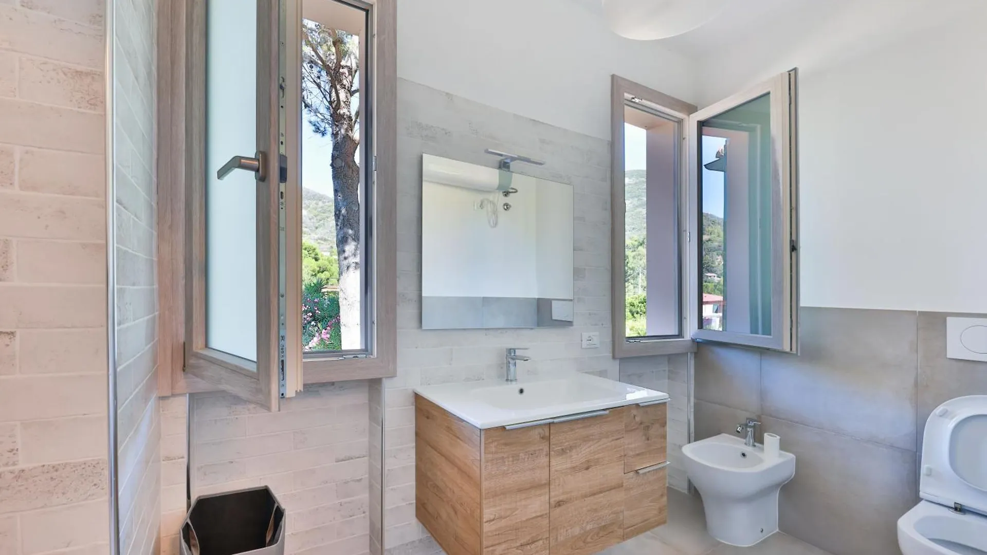 Villa Lorenzo - Goelba Nisporto 0*,  Италия