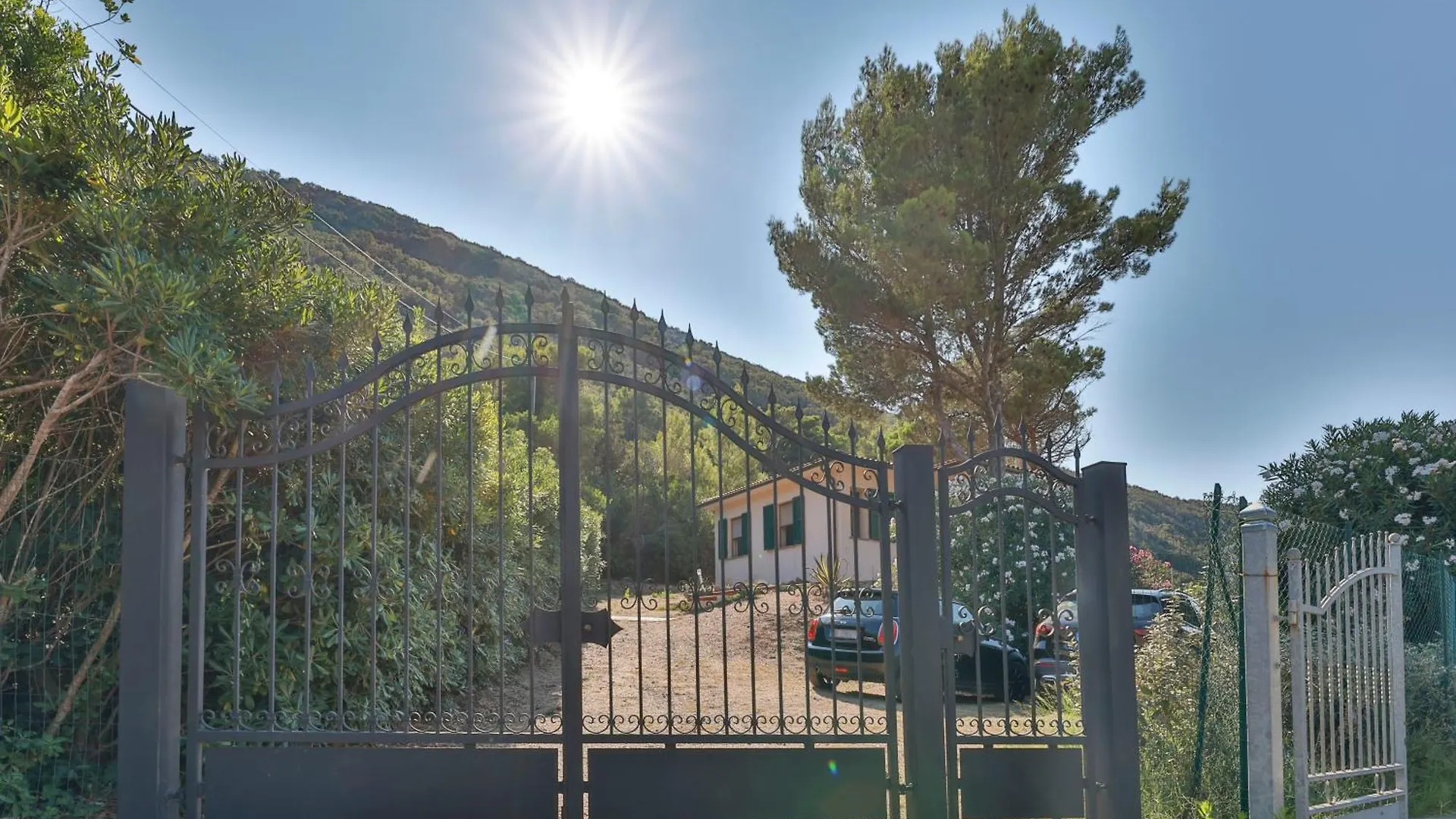 Villa Lorenzo - Goelba Nisporto 0*,  Италия